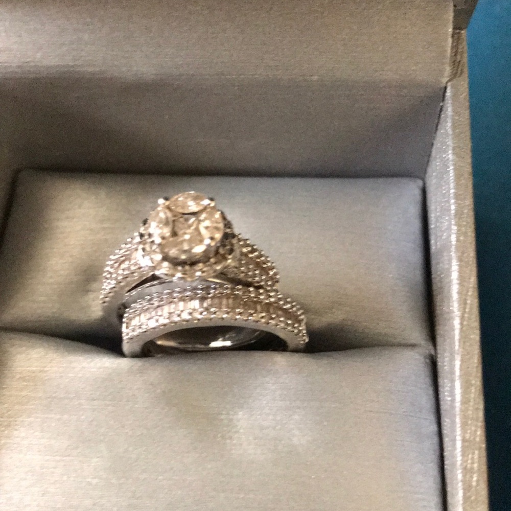 1-1/6 CT. Diamond in 10K White Gold
Ring Size: 6.0